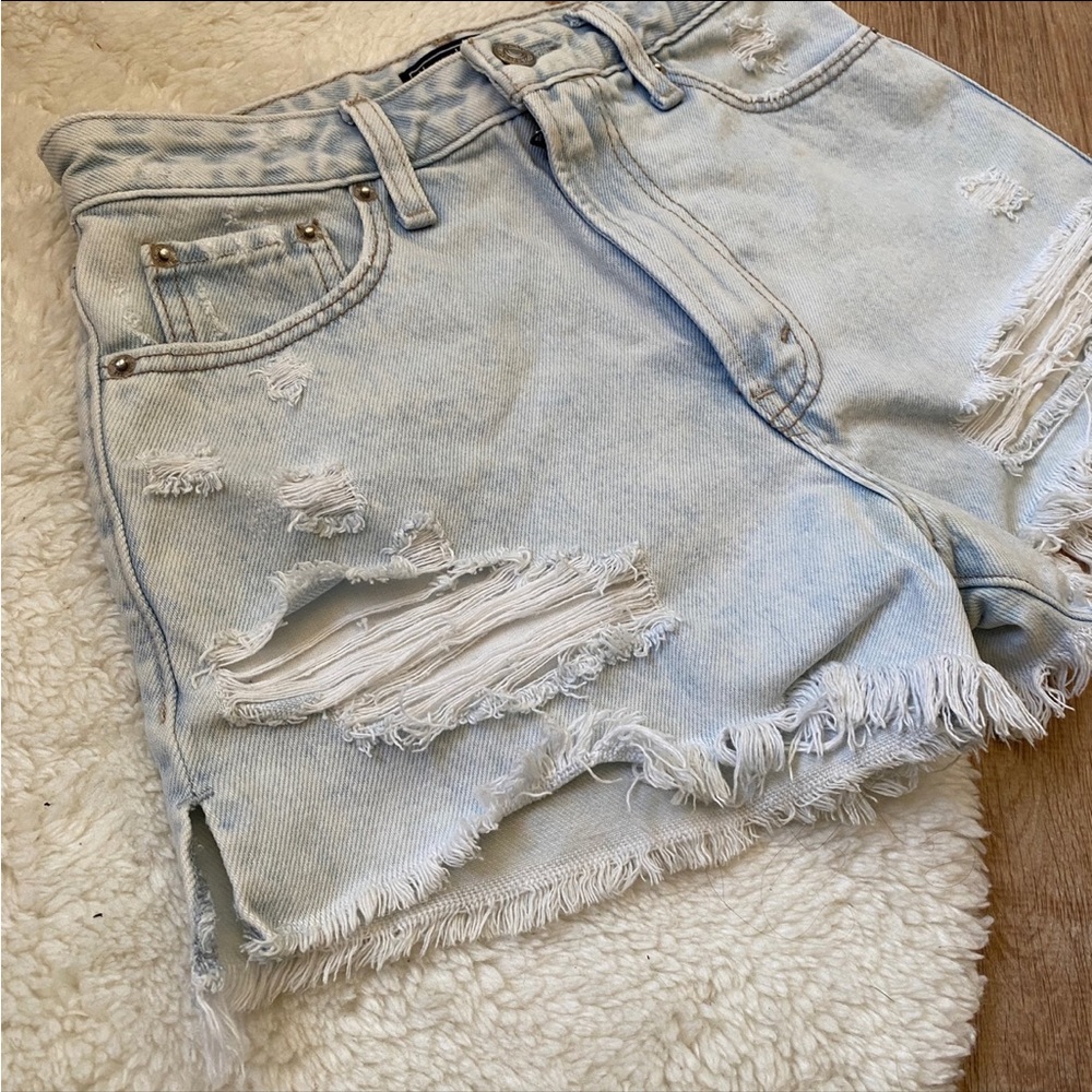 Abercrombie and Fitch shorts. High rise jean shorts. Denim shorts size 26 size 2